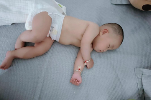 醴陵三个月宝宝抬头不稳